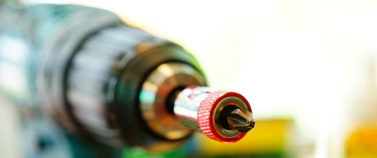 Atornilladores eléctricos y pistolas de impacto